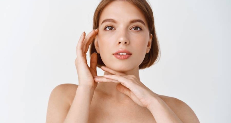 Can a Facelift Look Natural? How Surgeons Avoid the “Pulled” Look